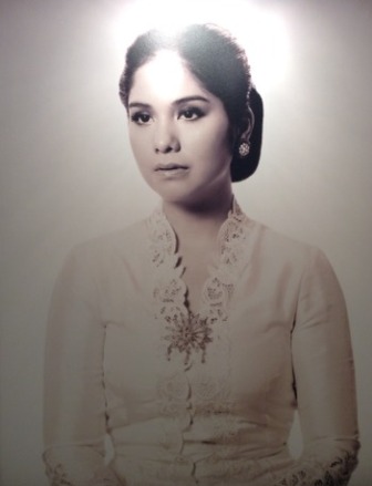 Wah! Slank Berpose Nyaris Bugil   